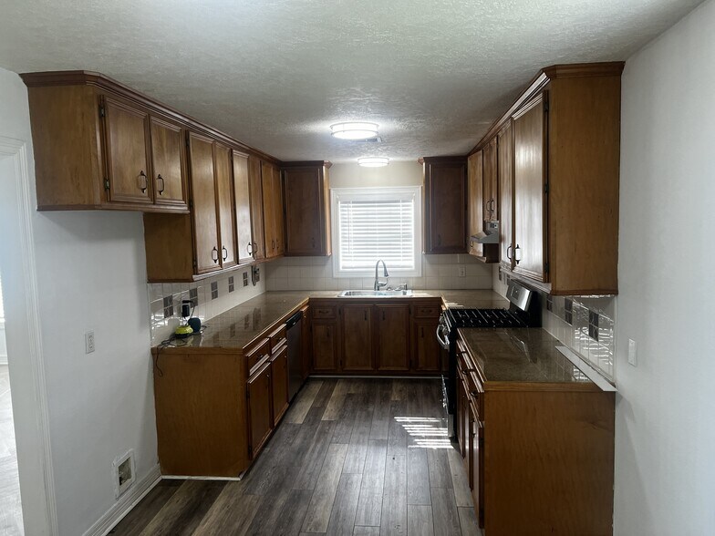Kitchen - 233 13th St