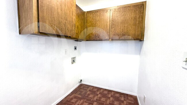 Building Photo - 8960 W Royal Palm Rd