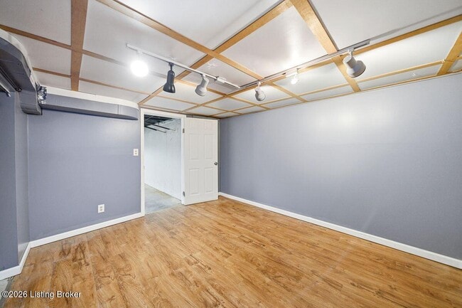 Building Photo - 1209 Valley Dr