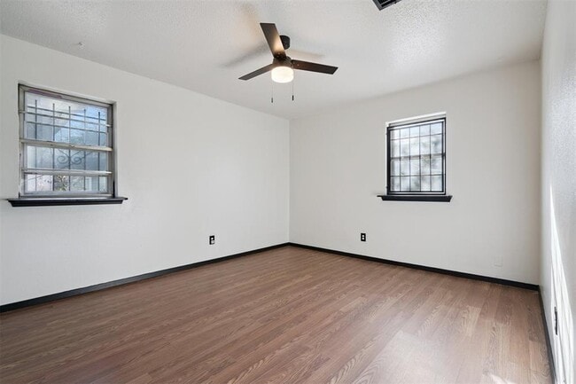 Building Photo - 1420 NE 8th St