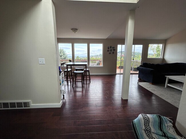 Building Photo - Large 4 Bedroom home with views of Bellingham Bay and Garage