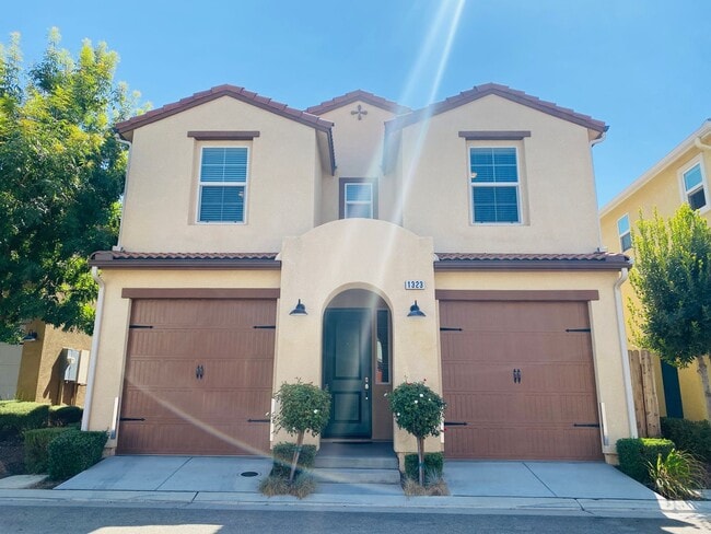 Primary Photo - $2,250 DeWolf & Barstow, 3 Bedroom - Joy D...