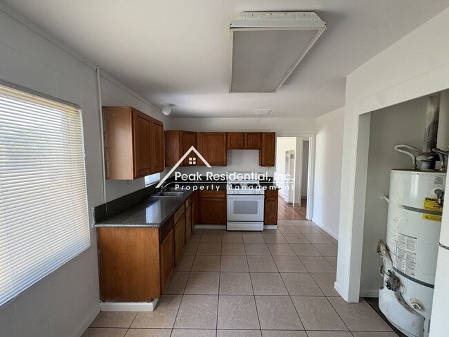 Building Photo - Charming 2bd/1ba Duplex near 47th Ave & Hwy 99