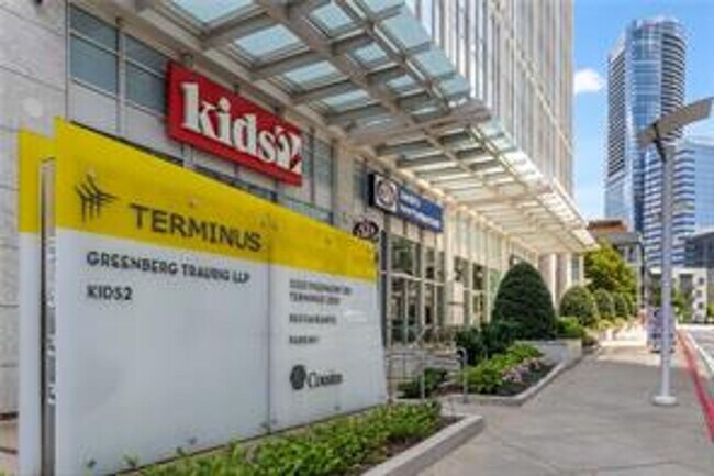 Building Photo - Furnished Luxury Buckhead Condo - Walk to EVERYTHING