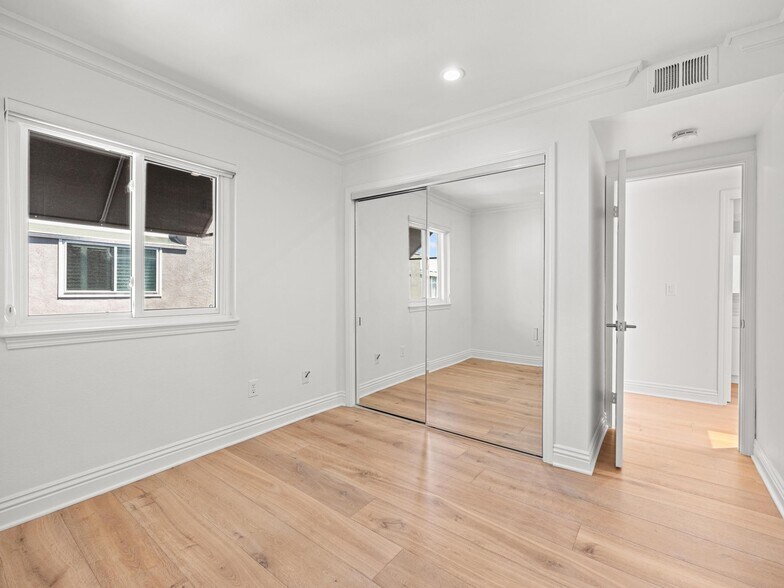 Building Photo - 501 Herondo St