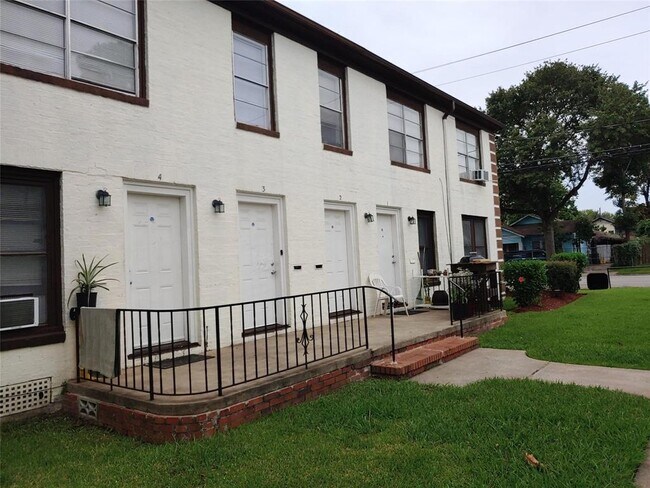 Building Photo - 7301 Capitol St