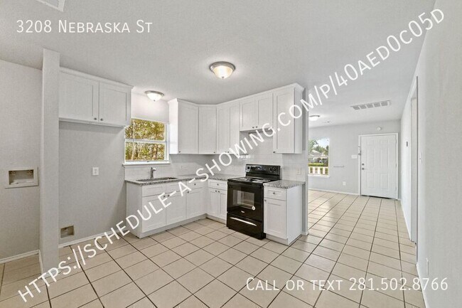 Building Photo - 3208 Nebraska St