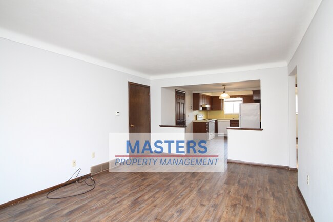 Building Photo - 135 Edgewood Dr