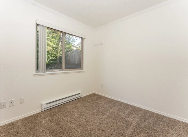 Building Photo - 2 bed, 2 bath rental condo in Lake Oswego ...