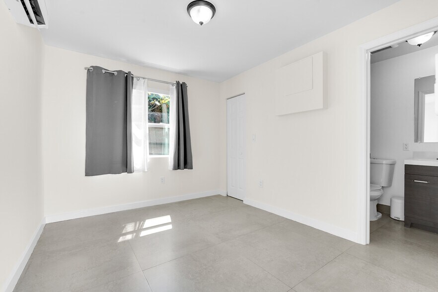 Building Photo - 52 NW 47th Ter