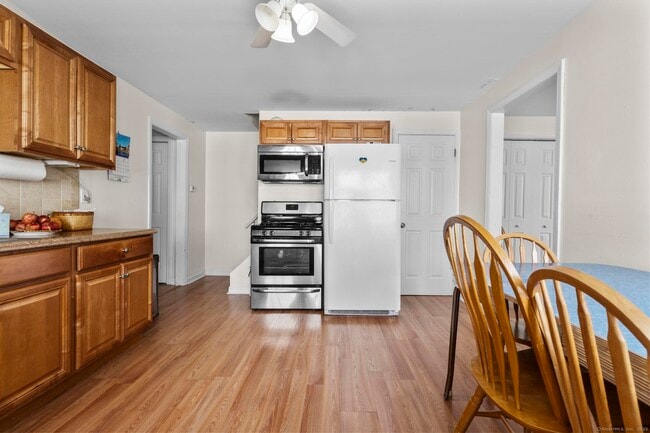 Building Photo - 214 Country Rd