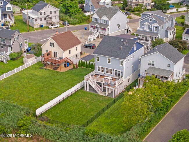 Building Photo - 619 Park Ave