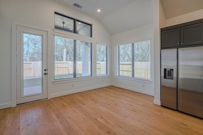 Building Photo - 564 Tawny Rim Dr