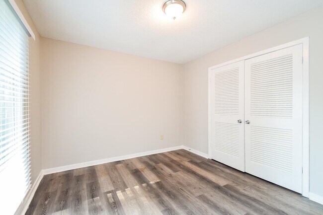 Building Photo - 5825 Lynnfield Cove