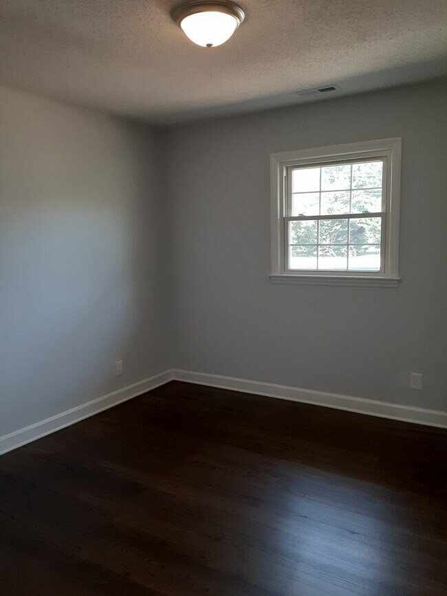 Building Photo - 2916 Camberley Dr