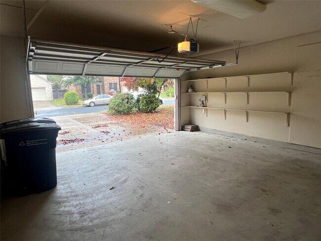 Building Photo - 9325 Bavaria Ln