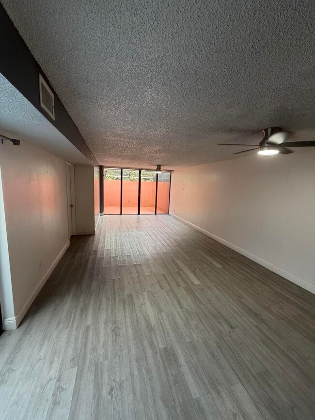 Building Photo - 10343 Greenhouse Rd