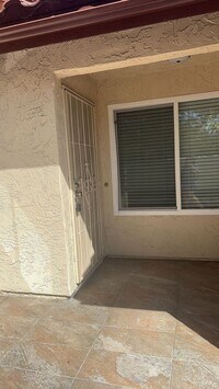 Building Photo - Hard-to-Find Month-to-Month Rental in Ocea...