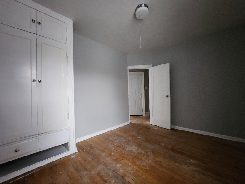 Building Photo - 5911 W Huron St