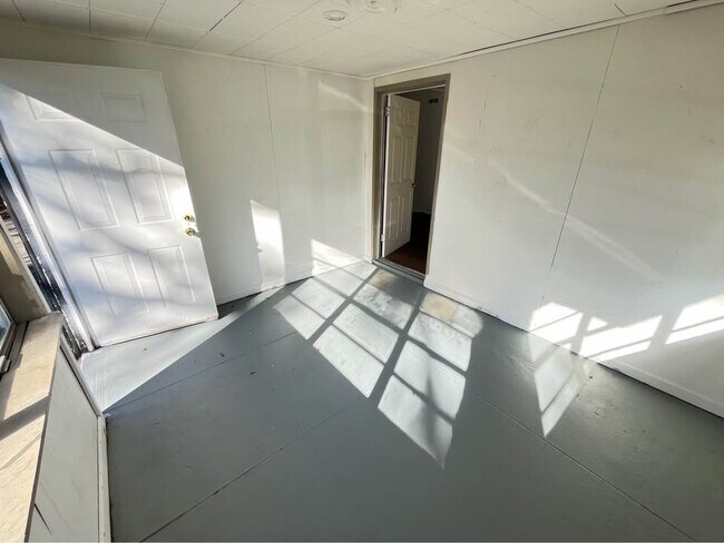 Building Photo - 1405 Wyman St NE
