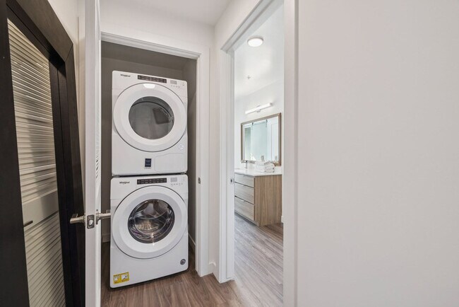 Building Photo - 222 E Jefferson St