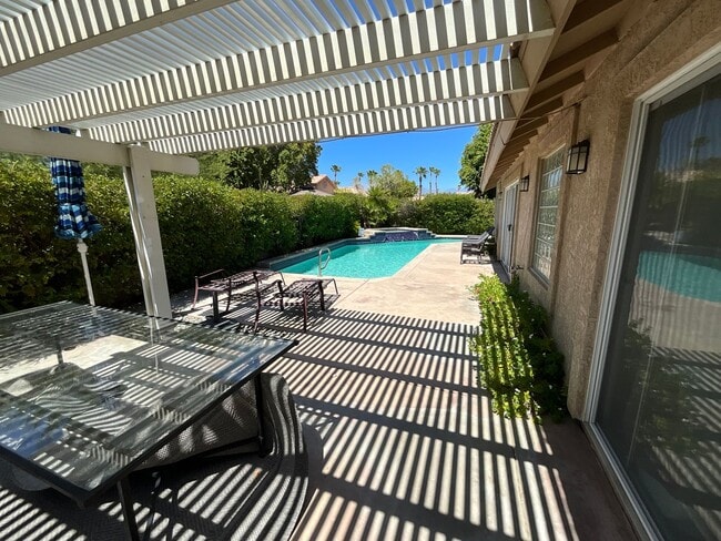 Building Photo - North La Quinta Pool Home