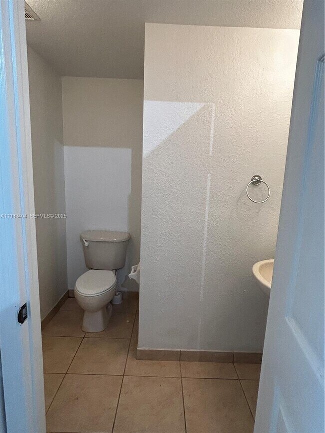 Building Photo - 10721 NW 81st Ln