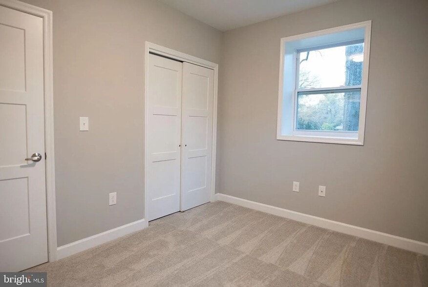 Building Photo - 211 Sillery Bay Rd