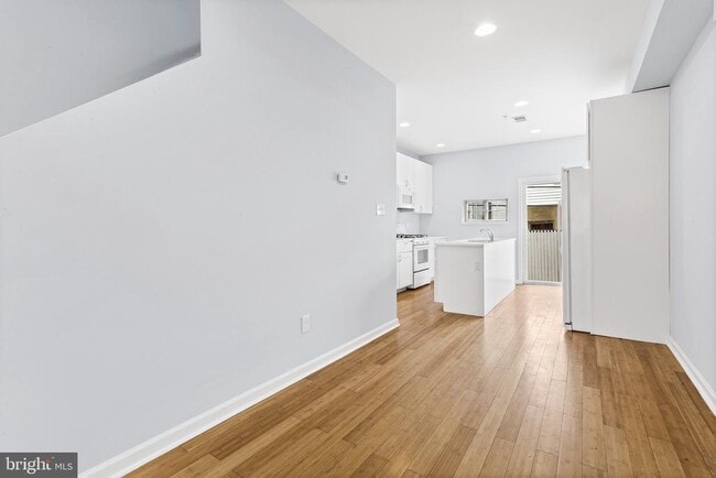 Building Photo - 2139 Latona St