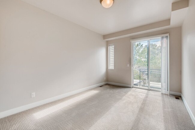 Building Photo - High Street Townhomes 3 bedroom unit with ...