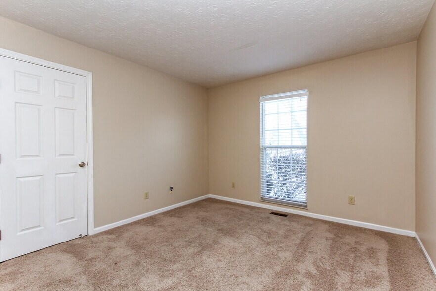 Building Photo - 5537 Vicksburg Dr