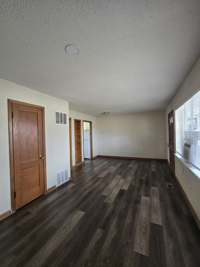 Building Photo - 722 S Hunter