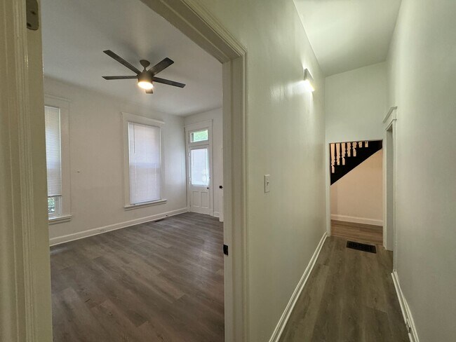 Building Photo - 7 Bed/3 Bath Mins. from UC Campus $750/pp ...