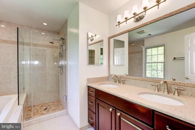 Building Photo - 11220 Broad Green Dr