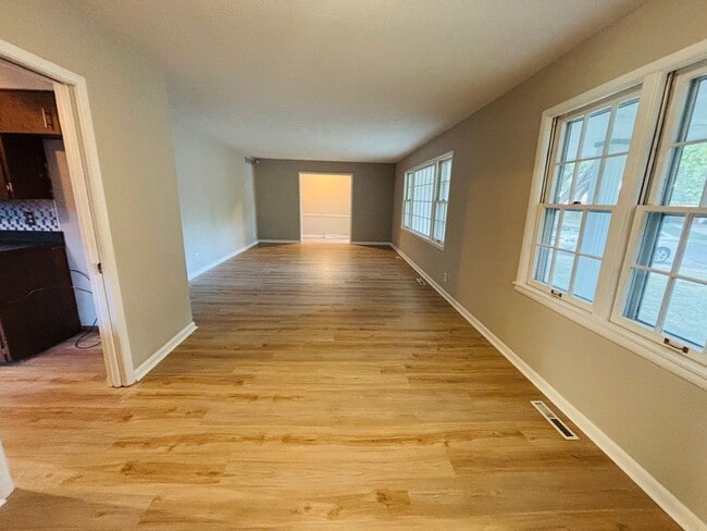 Building Photo - Remodeled 4BR Near Eastborough w/ Finished Basement & HUGE Fenced Yard – $2,000