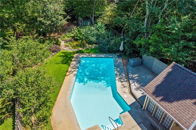 Building Photo - 1249 McLendon Dr