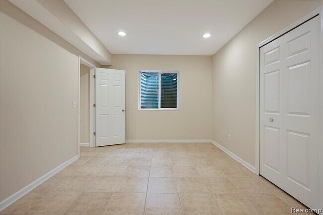 Building Photo - 50353 Livingston Dr