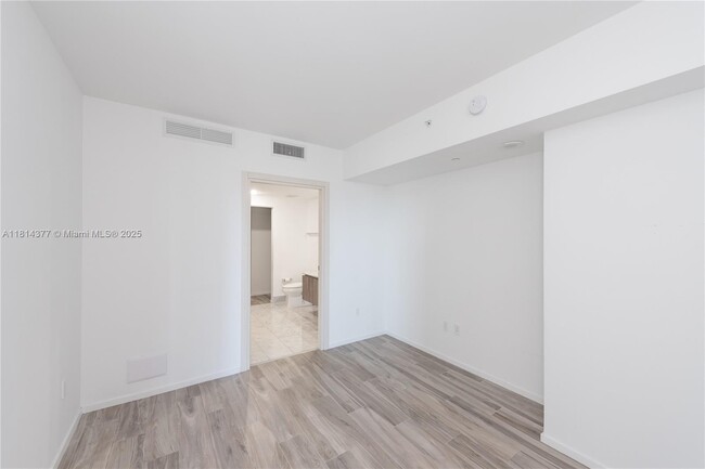 Building Photo - 801 S Miami Ave