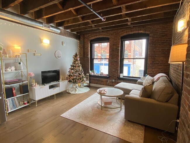 Building Photo - Spring Move In - Downtown Utica - One bedroom at the New Hotel Street Lofts