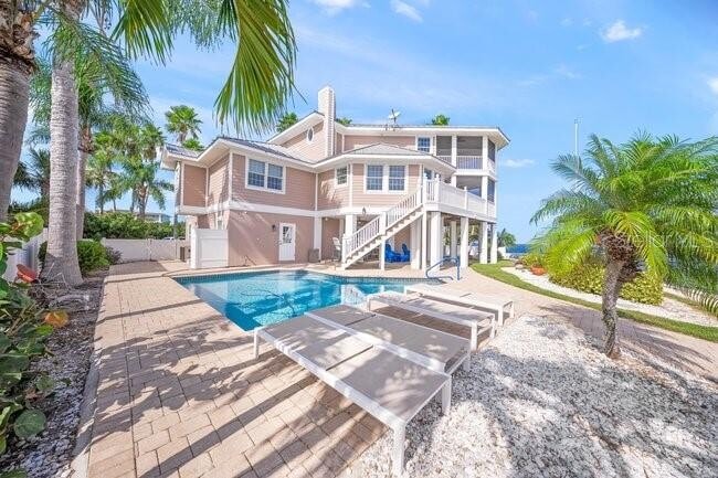 Building Photo - 527 56th St