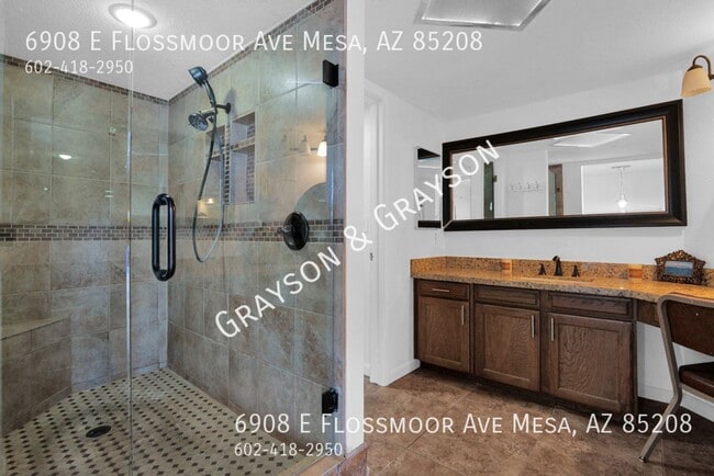 Building Photo - Stunning Two-Bedroom Home Ready for Immediate Move-In!