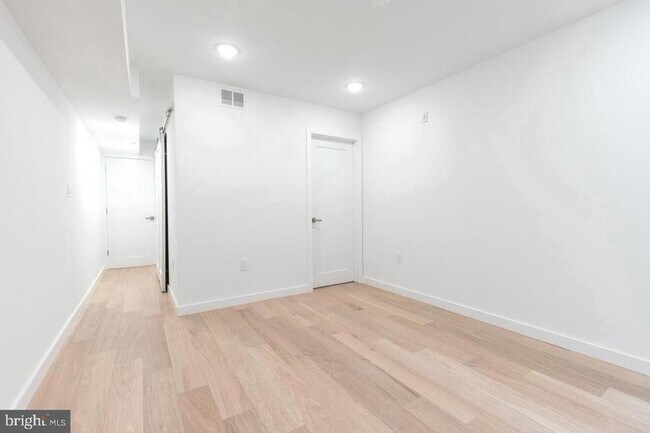 Building Photo - 850 N 19th St