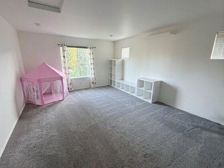 Building Photo - 2622 Burley Dr