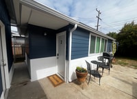 Building Photo - Fully Furnished Studio Available - Few Blo...