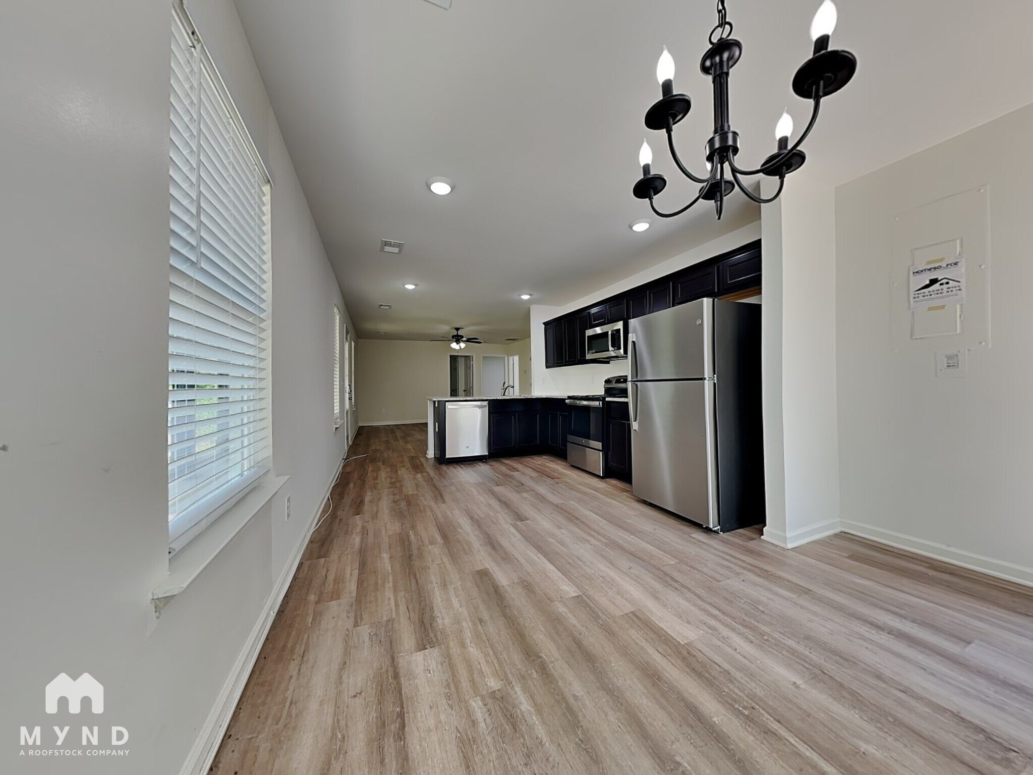 Building Photo - 424 Valerie Cir