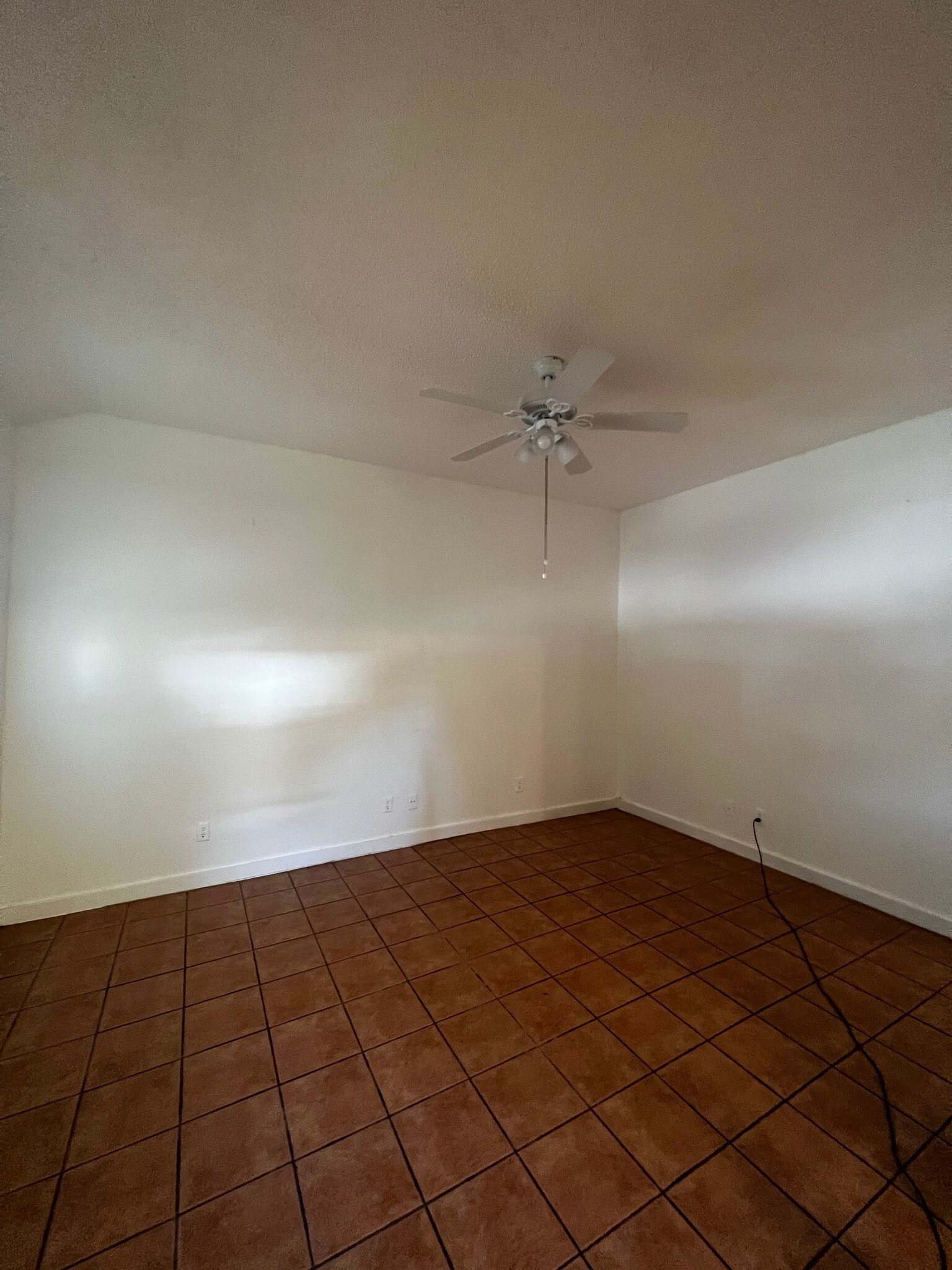 Building Photo - 2406 Harris Ave