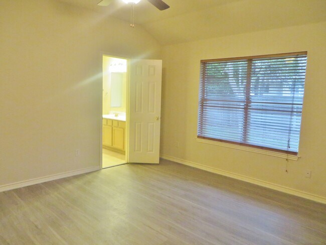 Building Photo - 117 Pecos Ct