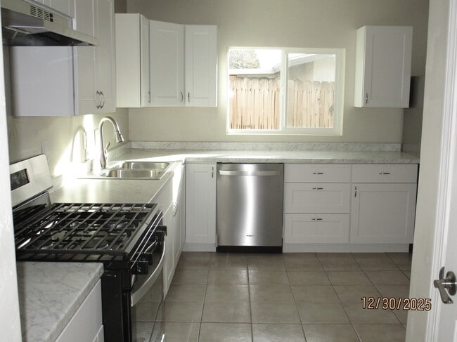 Building Photo - 13104 Oriente Ave NE