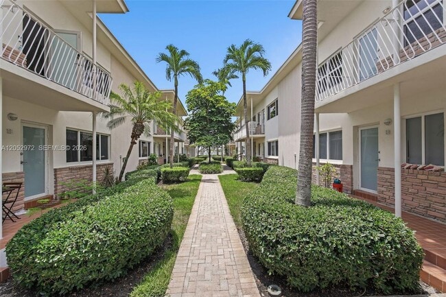 Building Photo - 1100 Venetian Way