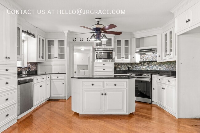 Building Photo - 525 W 4th St